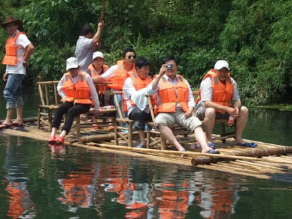 公司動態(tài)=公司業(yè)務骨干赴浙江旅游剪影(一)-雙溪漂流.jpg