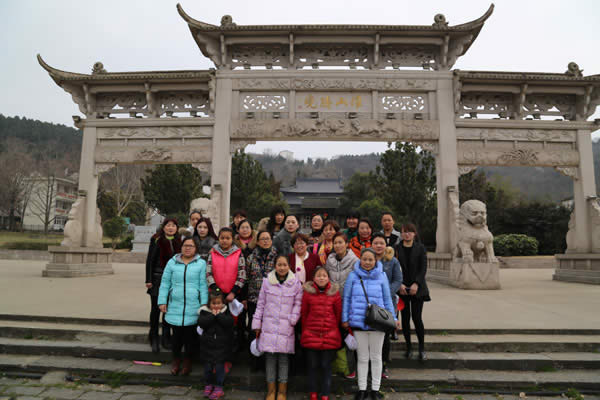 公司動(dòng)態(tài)=三八節(jié)公司組織女員工旅游.jpg