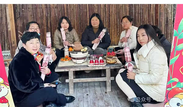 1741591443741.jpg 新聞=匠心卓藝 與“泥”相遇——江蘇創(chuàng)盛開展慶三八陶藝制作活動-04.jpg